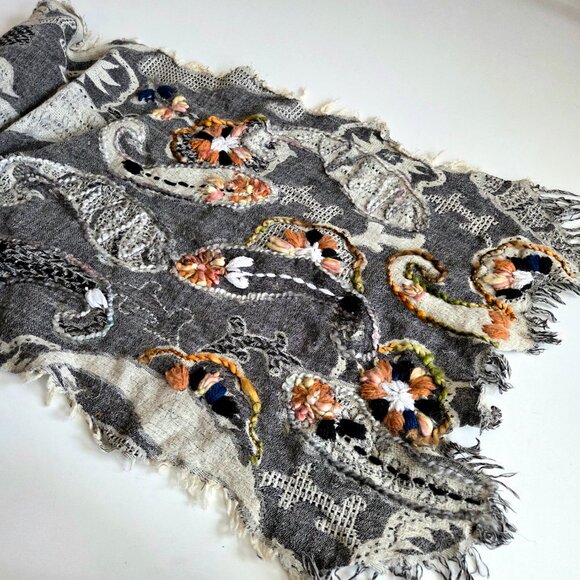 Embroidered bohemian style scarf. - Picture 10 of 11